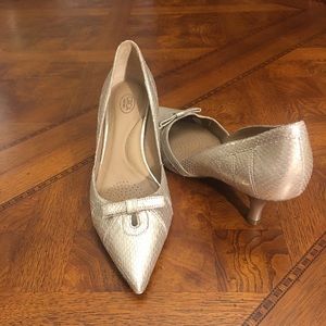 Gold CIRCA Joan & David Luxe Series kitten heels